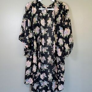 Mudd Black, Pink And Green Floral Kimono.       Size Small